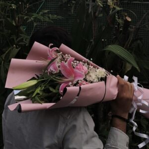 Aesthetic Pinterest Bouquet with roses